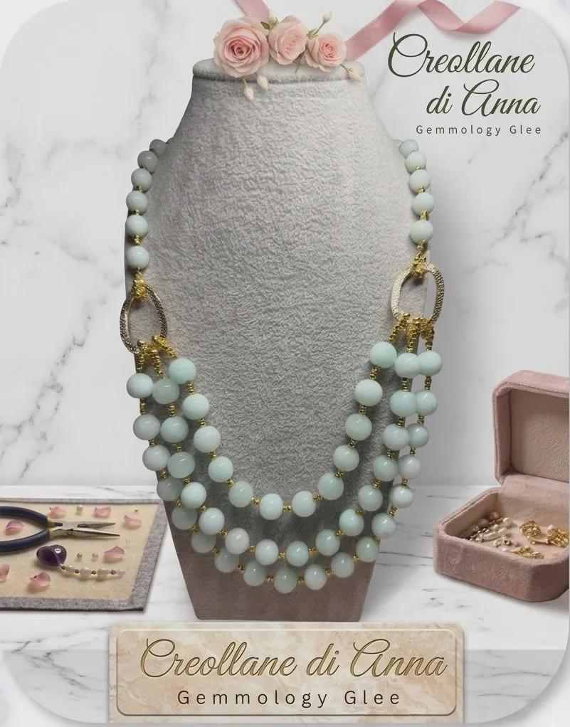 Collana girocollo multifilo in pietra naturale.