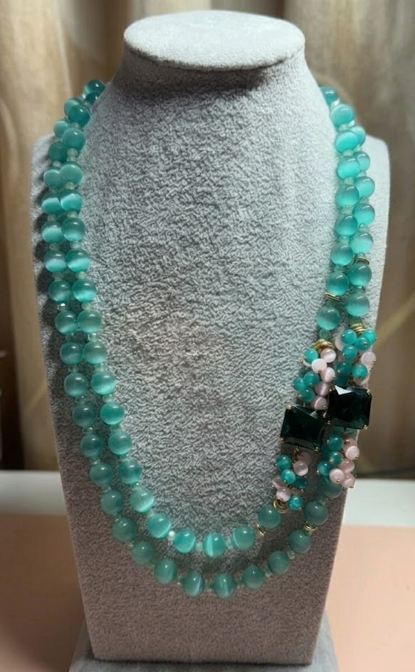 Collana girocollo doppio filo in occhio di gatto verde acqua.