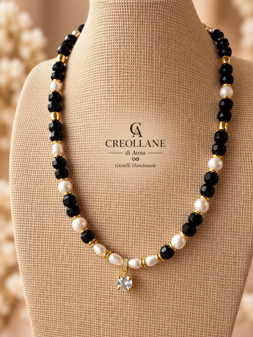 Collana Monofilo Onice Nero, Perle di Maiorca, Perle di Fiume e Pendente Pavè | Made in Italy