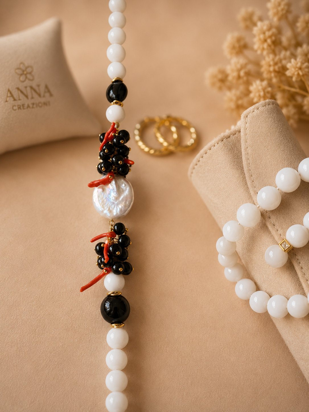Collana Donna Artigianale Handmade | Onice Bianco e Nero, Perla Barocca e Corallo | Made in Italy