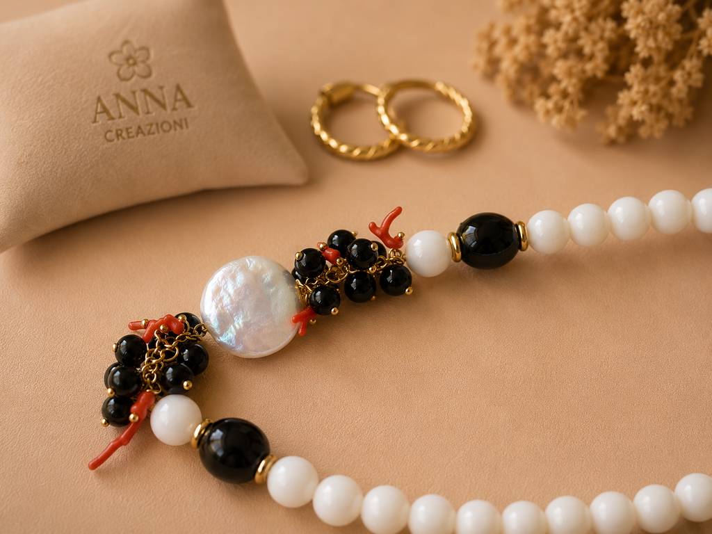 Collana Donna Artigianale Handmade | Onice Bianco e Nero, Perla Barocca e Corallo | Made in Italy