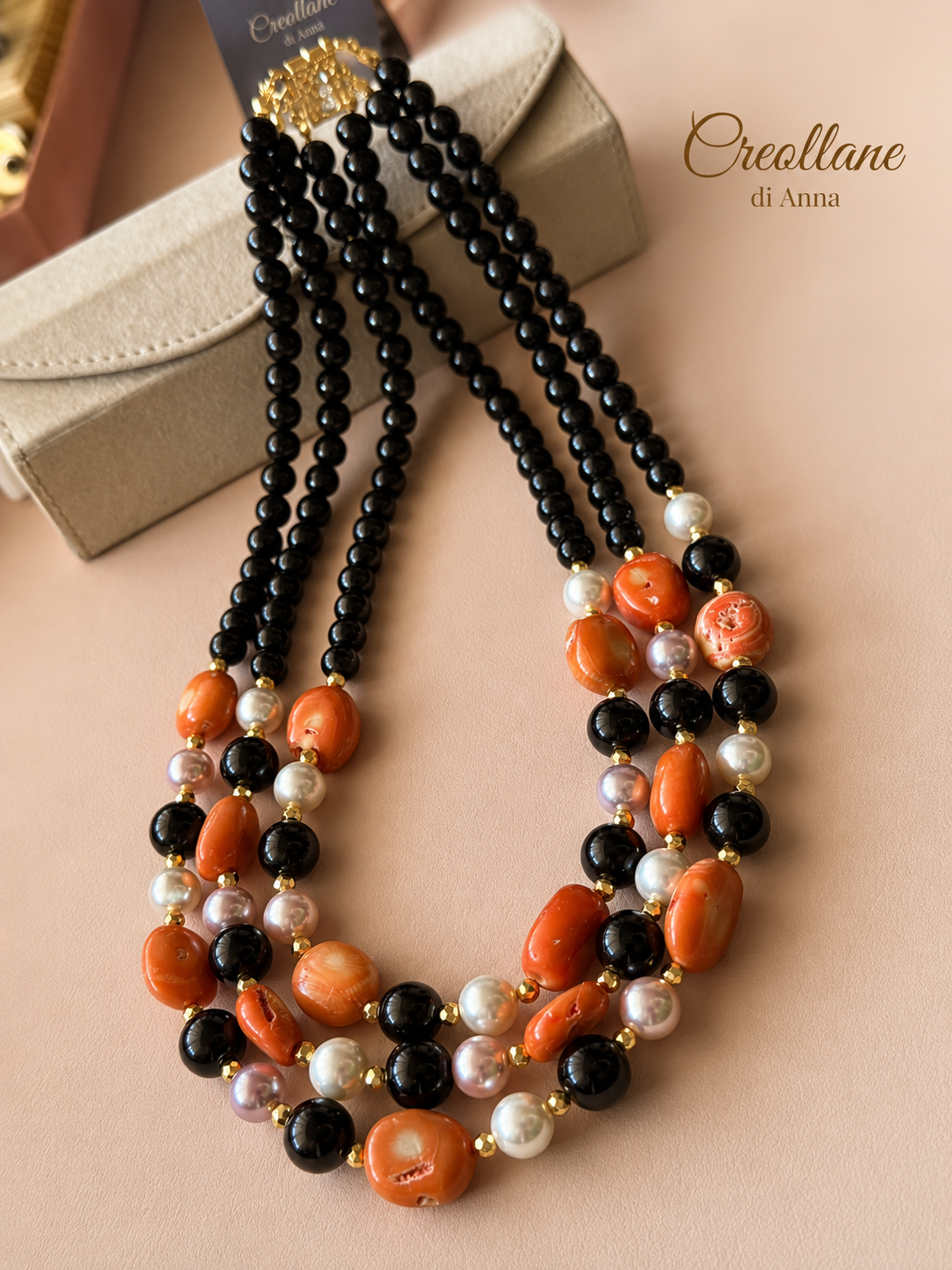 Collana Girocollo Artigianale Handmade | Multifilo Onice Nero, Perle di Maiorca, Corallo ed Ematite Dorata | Made in Italy