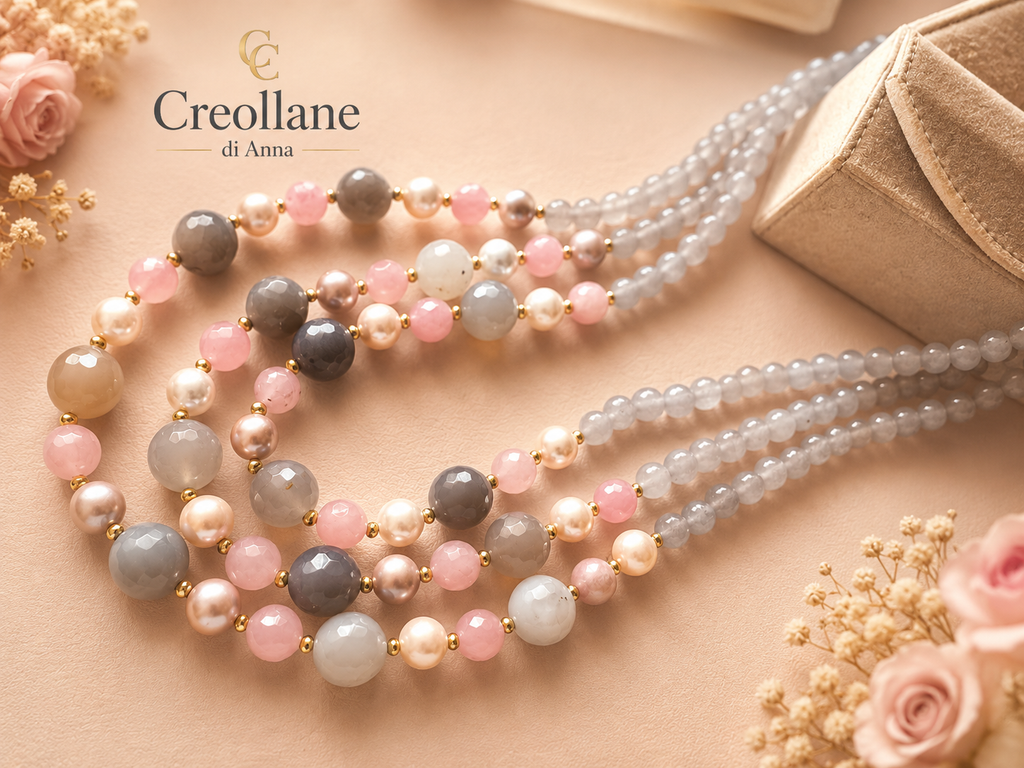 Collana Girocollo Quarzo Rosa, Calcedonio Blu e Perle di Maiorca | Made in Italy