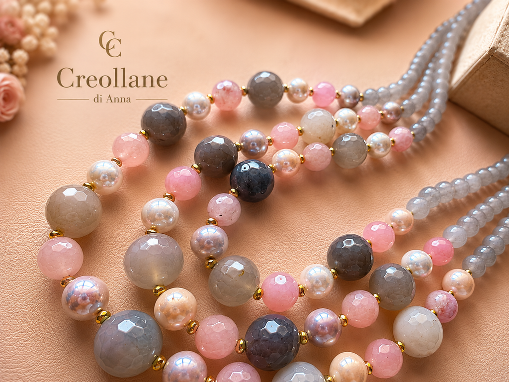 Collana Girocollo Quarzo Rosa, Calcedonio Blu e Perle di Maiorca | Made in Italy