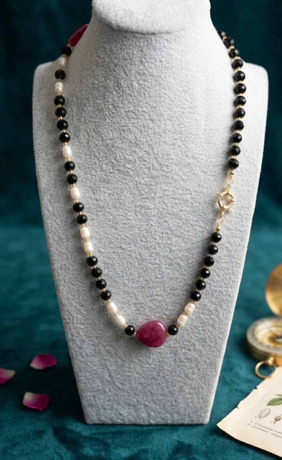 Collana in pietre dure e perle naturali