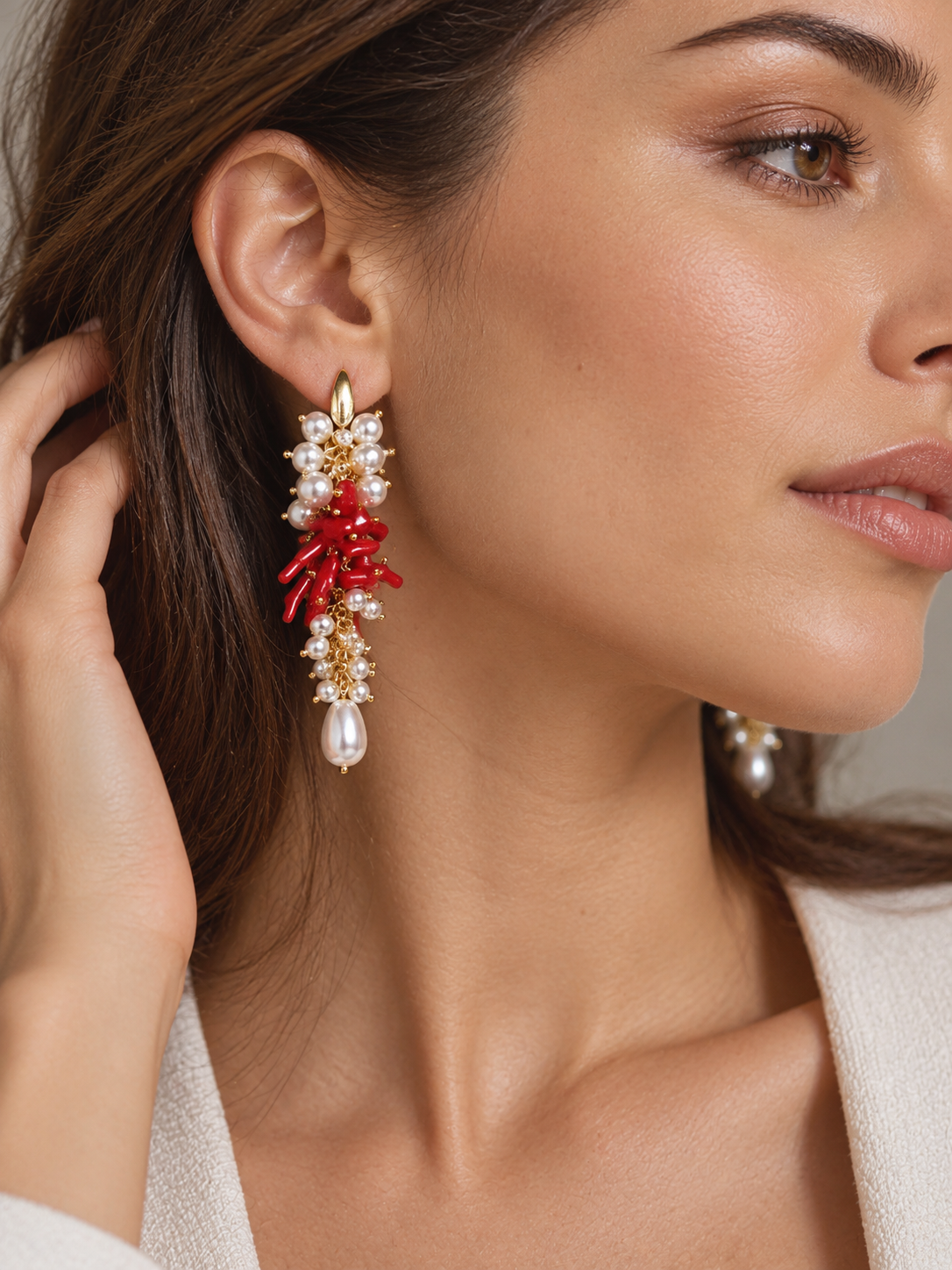 Orecchini pendenti a grappolo con corallo bambù rosso e perle di Maiorca | Made in Italy