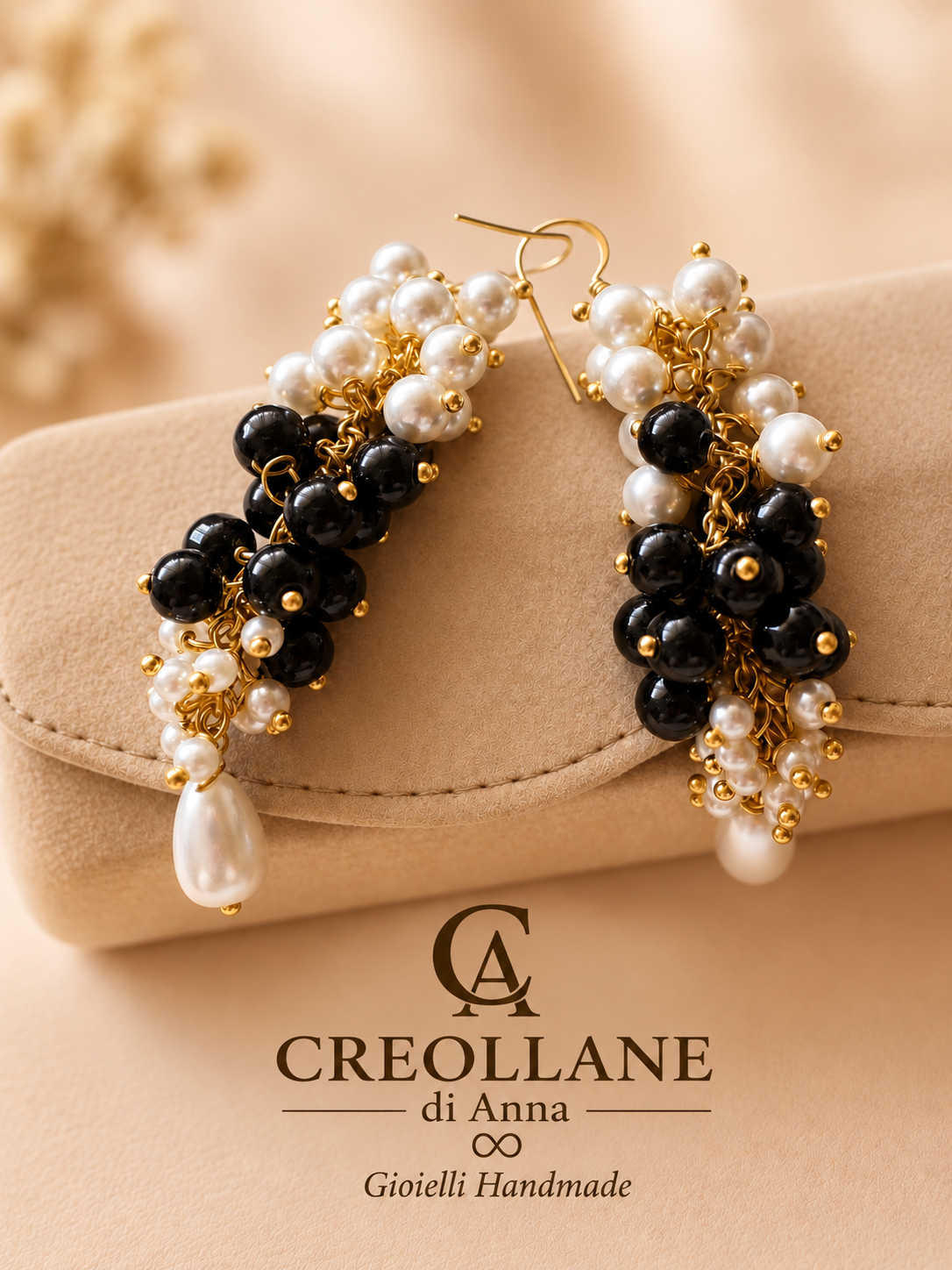 Orecchini pendenti a grappolo con onice nero e perle di Maiorca | Made in Italy