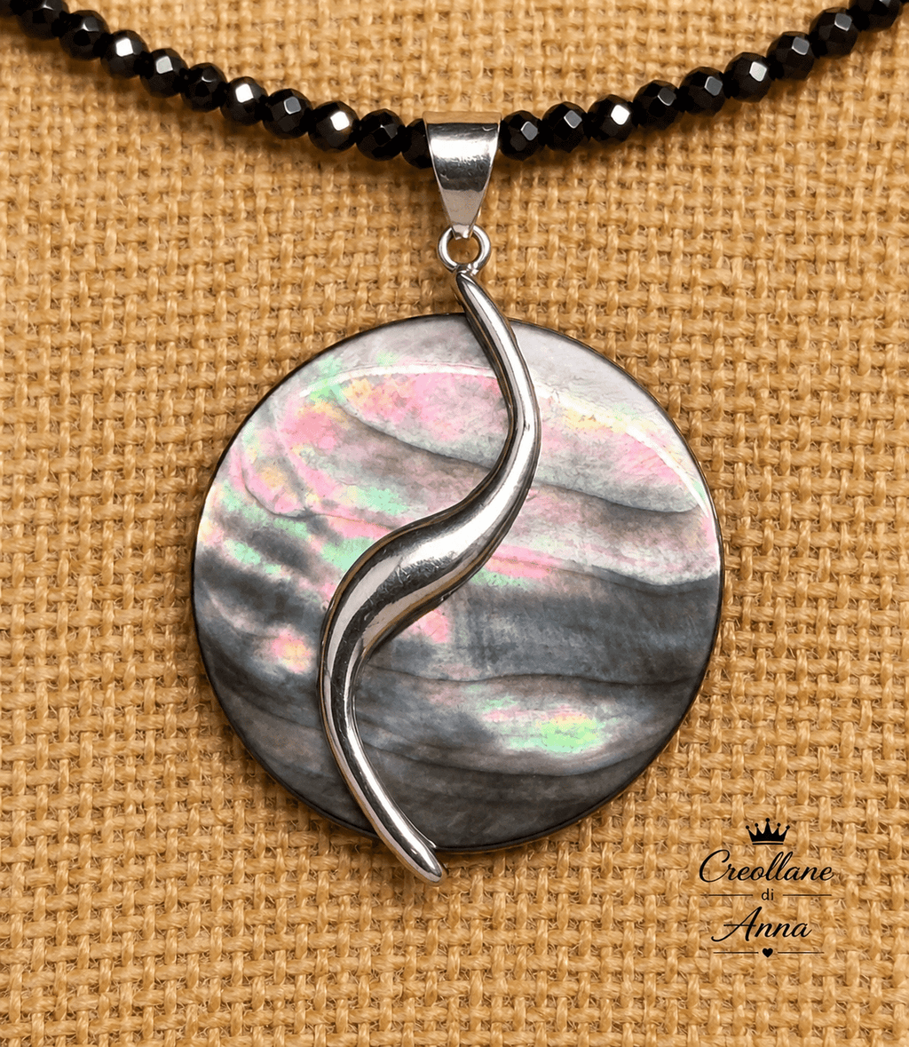 Collane Collana Girocollo Artigianale Handmade | Calcedonio Nero, Ematite e Ciondolo in Conchiglia | Made in Italy - Handmade Made in Italy