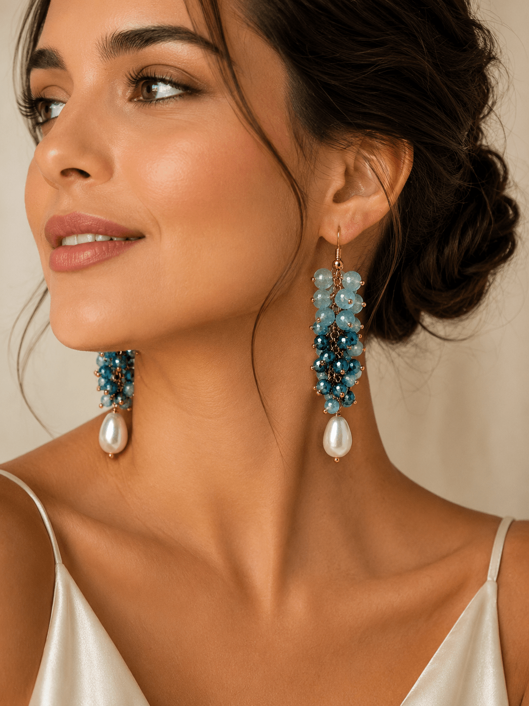 Orecchini Orecchini a Grappolo Cristalli Azzurri Sfaccettati e Acquamarina – Handmade - Handmade Made in Italy